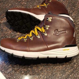 Danner Mountain 600 Mens Hiking Boots 9.5 NEW